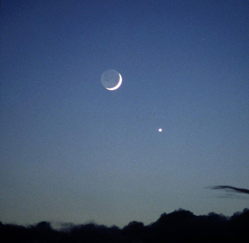 http://www.russellsastronomy.com/sky/Moon-venus-sm.jpg